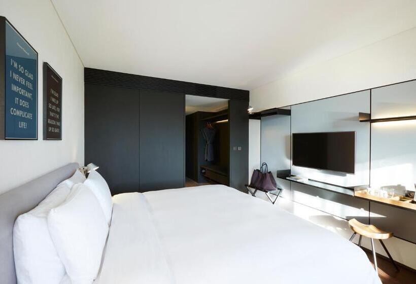 Quarto Deluxe, Glad Yeouido