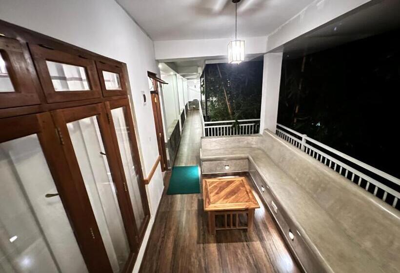 بانگلوی استاندارد, Heavens Holiday Resort