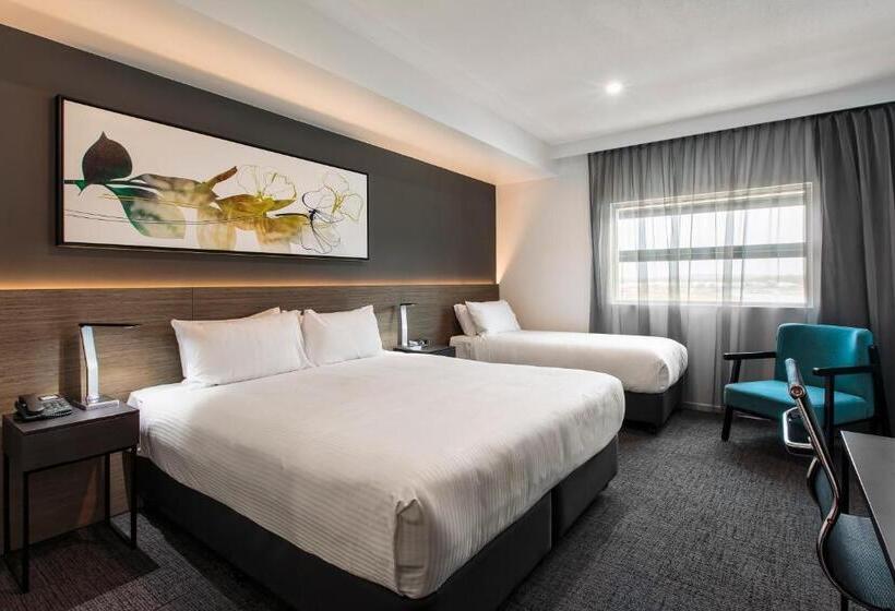 Standard Room King Size Bed, Mercure Sunshine Coast Kawana Waters