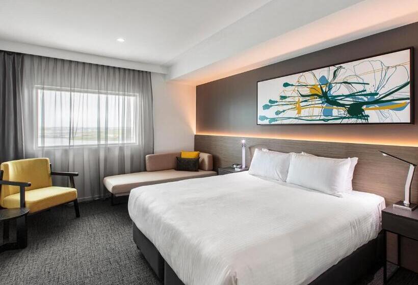 Superior Room King Size Bed, Mercure Sunshine Coast Kawana Waters