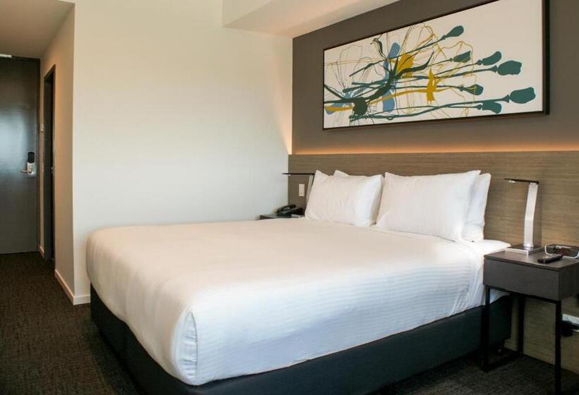 Standard Room King Size Bed, Mercure Sunshine Coast Kawana Waters