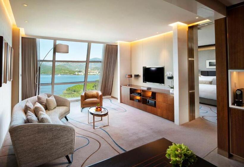 Suite with lake view, Sunrise Kempinski