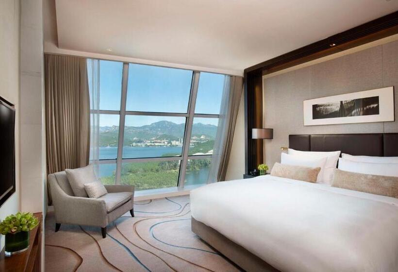 Suite with lake view, Sunrise Kempinski  Beijing