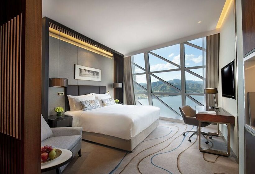 اتاق پریمیوم با چشم‌انداز دریاچه, Sunrise Kempinski