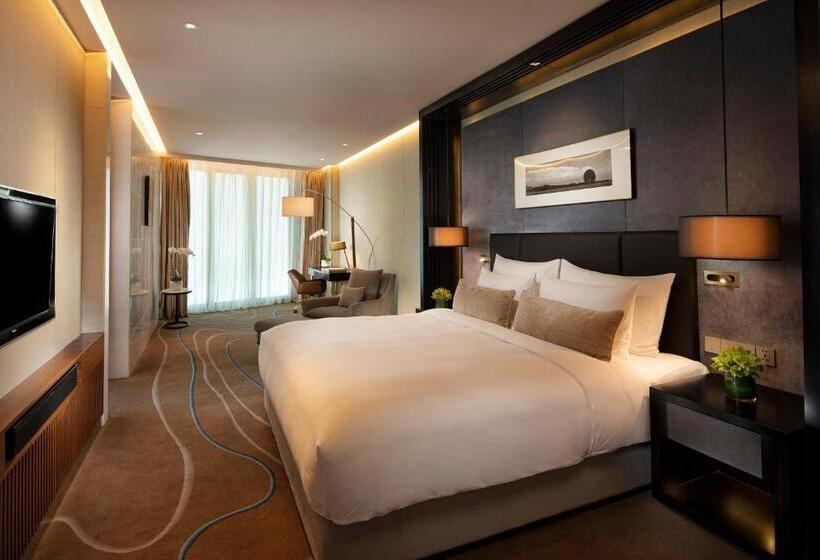 Suite with lake view, Sunrise Kempinski