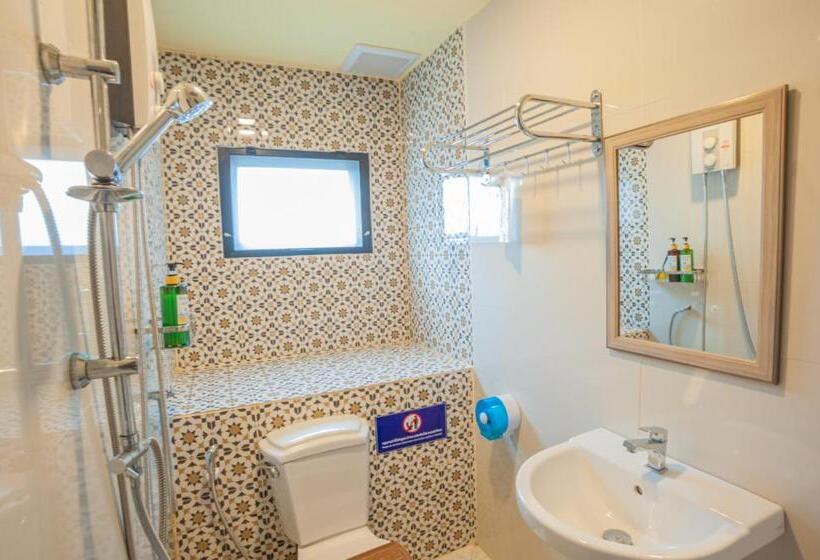 Economy Quadruple Room, Talay Sai @ Thung Wua Laen