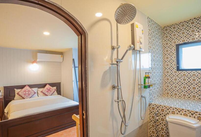Economy Quadruple Room, Talay Sai @ Thung Wua Laen