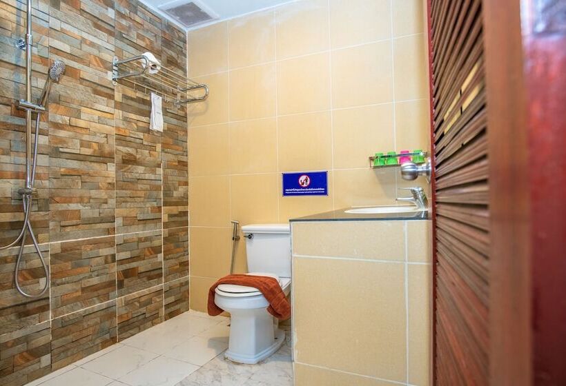 Economy Quadruple Room, Talay Sai @ Thung Wua Laen