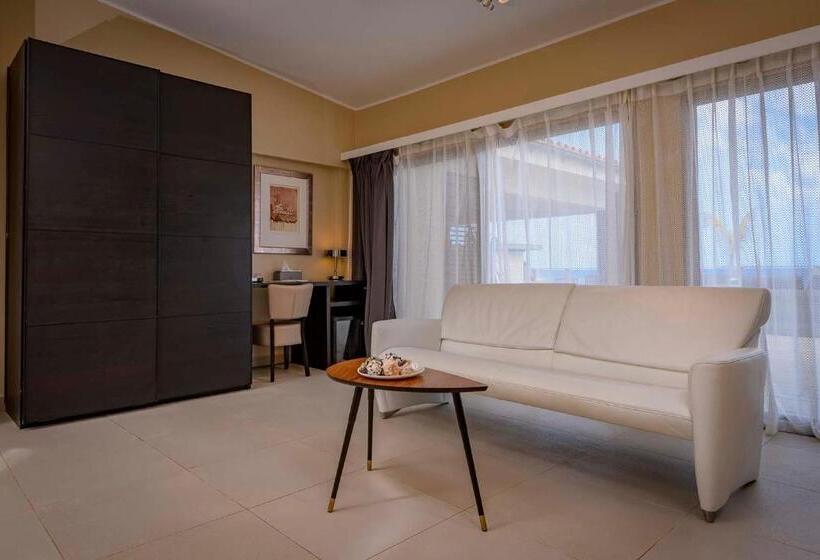 سوییت جونیور با چشم‌انداز دریا, Boutique Hotel Bougainvillea