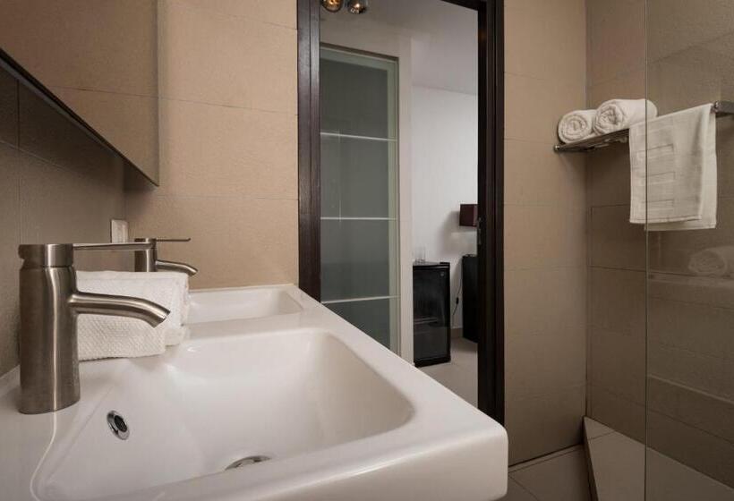اتاق لوکس با بالکن و چشم‌انداز دریا, Boutique Hotel Bougainvillea