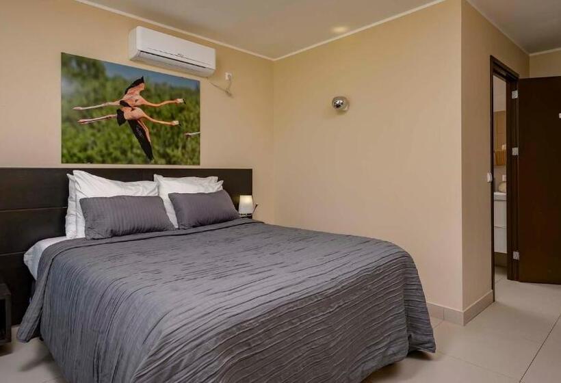 اتاق لوکس با بالکن و چشم‌انداز دریا, Boutique Hotel Bougainvillea