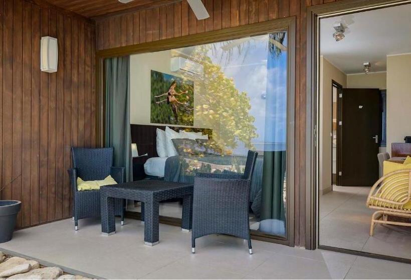 اتاق لوکس با بالکن و چشم‌انداز دریا, Boutique Hotel Bougainvillea