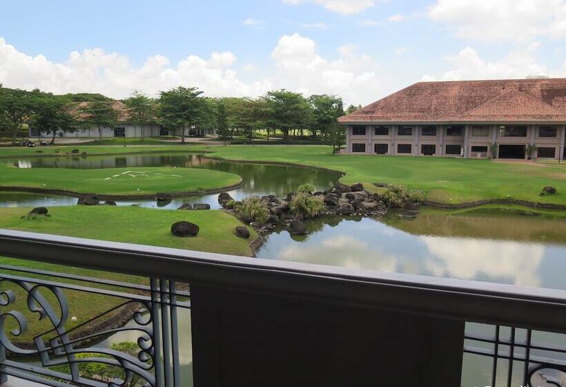 اتاق لوکس با چشم‌انداز دریاچه, The Suites At Mount Malarayat