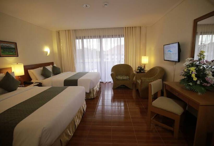 اتاق لوکس با چشم‌انداز دریاچه, The Suites At Mount Malarayat