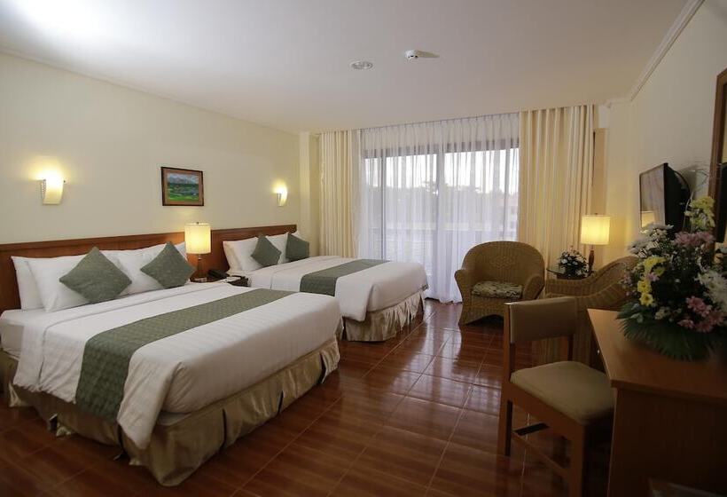 اتاق لوکس با چشم‌انداز دریاچه, The Suites At Mount Malarayat