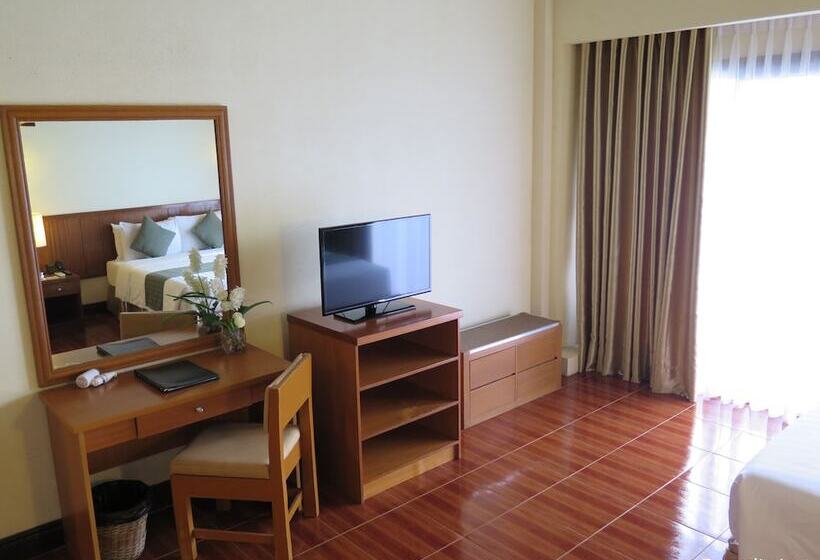 اتاق لوکس با چشم‌انداز دریاچه, The Suites At Mount Malarayat