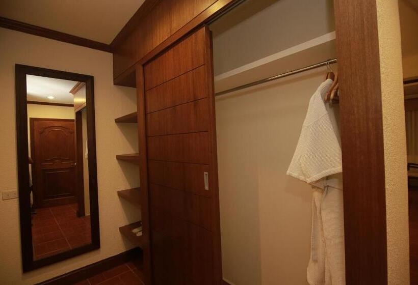 اتاق لوکس, The Suites At Mount Malarayat