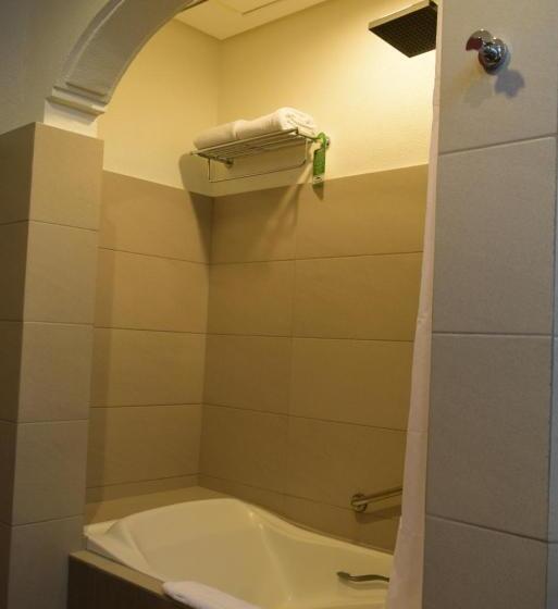 اتاق لوکس با چشم‌انداز دریاچه, The Suites At Mount Malarayat