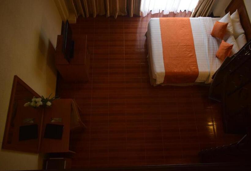 اتاق استاندارد با چشم‌انداز باغ, The Suites At Mount Malarayat