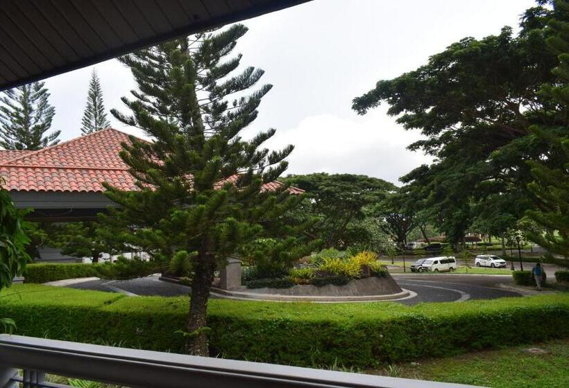 اتاق استاندارد با چشم‌انداز باغ, The Suites At Mount Malarayat