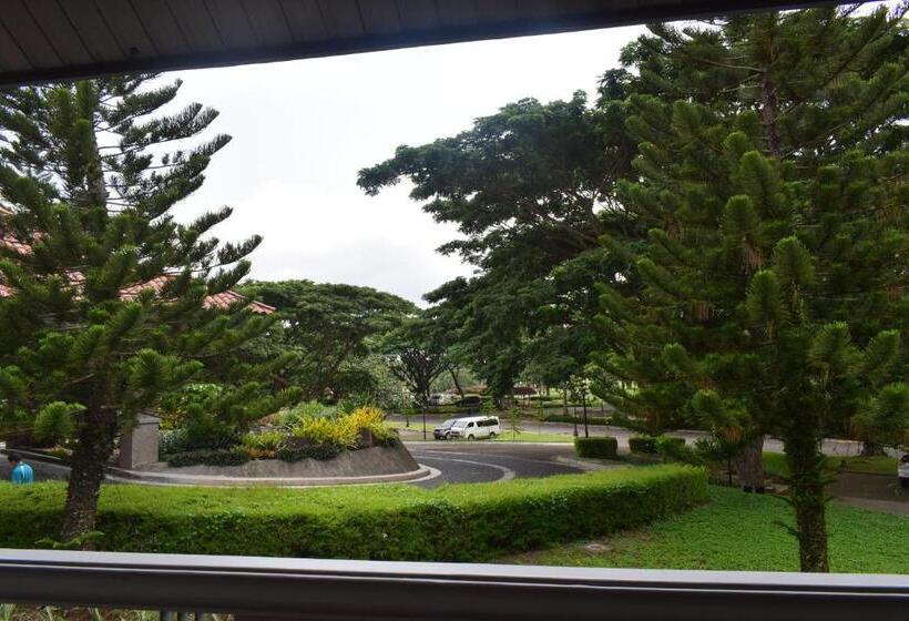 اتاق استاندارد با چشم‌انداز باغ, The Suites At Mount Malarayat