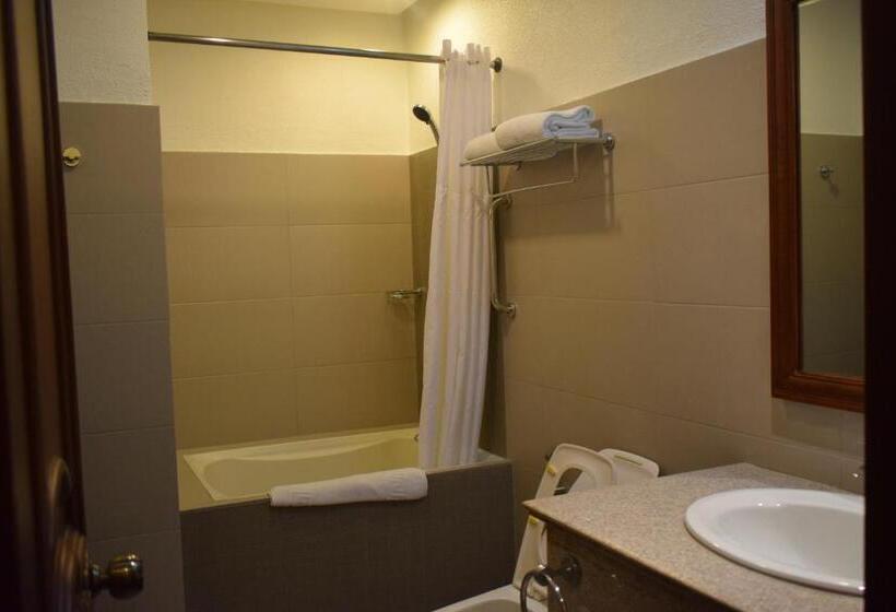 اتاق استاندارد با چشم‌انداز باغ, The Suites At Mount Malarayat