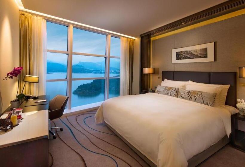 اتاق لوکس با چشم‌انداز دریاچه, Sunrise Kempinski