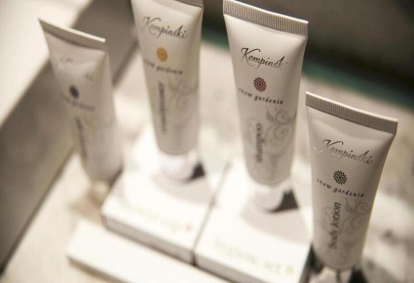 اتاق پریمیوم با چشم‌انداز دریاچه, Sunrise Kempinski