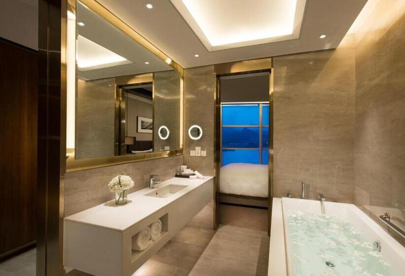 اتاق پریمیوم با چشم‌انداز دریاچه, Sunrise Kempinski