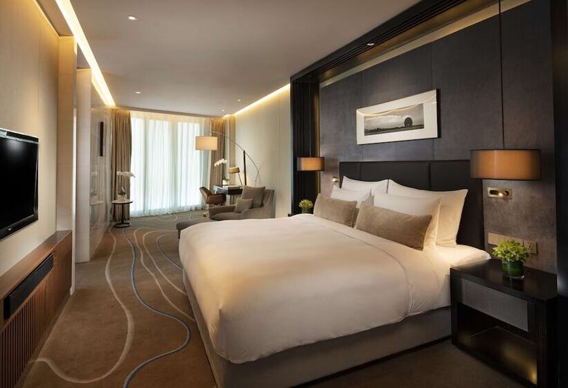 Suite with lake view, Sunrise Kempinski