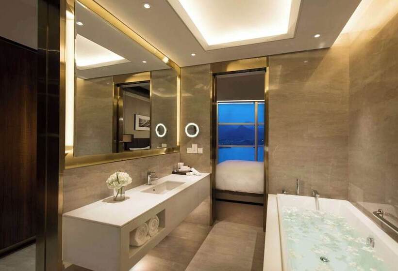 Suite with lake view, Sunrise Kempinski