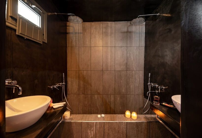 سوئیت با وان آب گرم, Saint Sin Suites  Adults Only