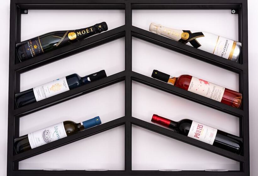 سوئیت با وان آب گرم, Saint Sin Suites  Adults Only