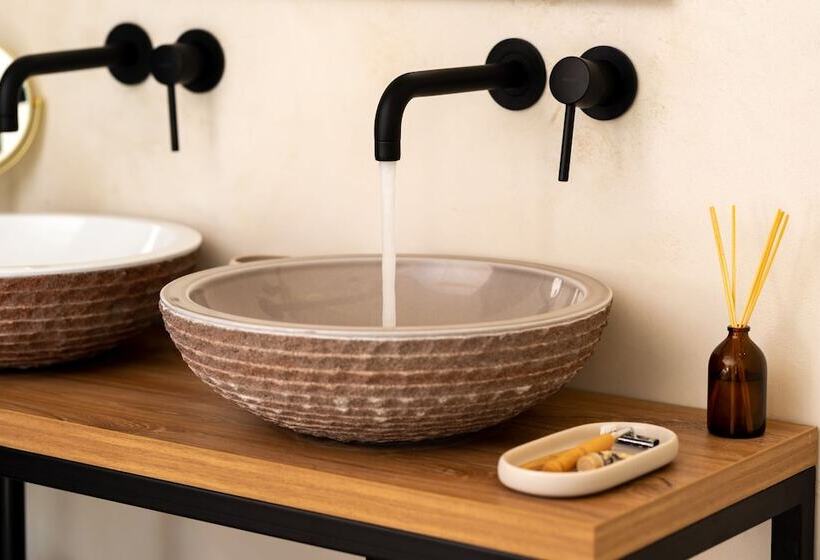 سوئیت با وان آب گرم, Saint Sin Suites  Adults Only