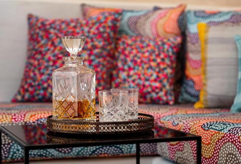 سوییت لوکس, Saint Sin Suites  Adults Only