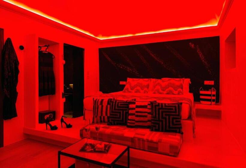 سوئیت با وان آب گرم, Saint Sin Suites  Adults Only