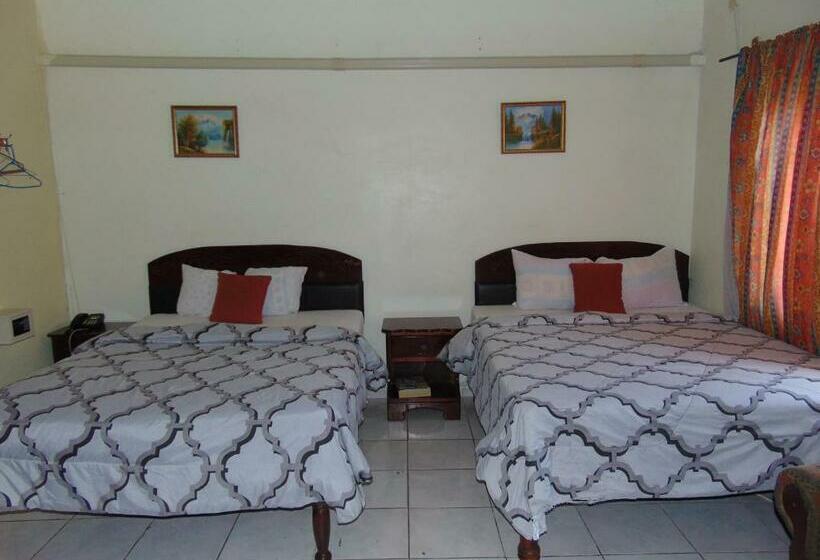 اتاق کلاسیک چهارنفره, Tropical Court