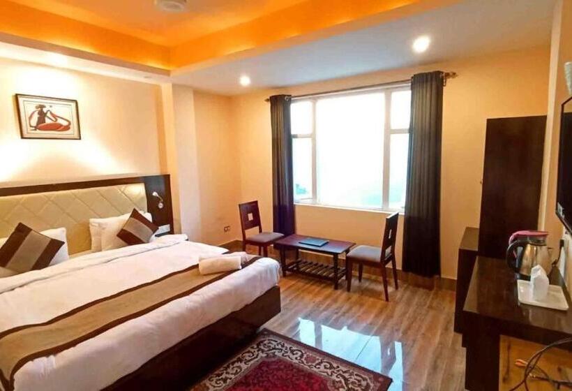 اتاق لوکس سه تخته, Garden Retreat Hotel, Gangtok