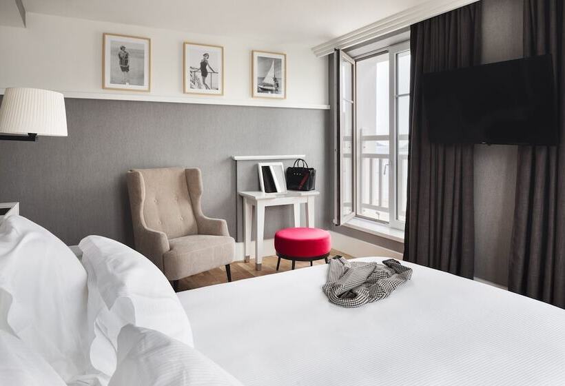 اتاق اساندارد با چشم‌انداز جانبی به دریا, Grand Hôtel Perros Guirec
