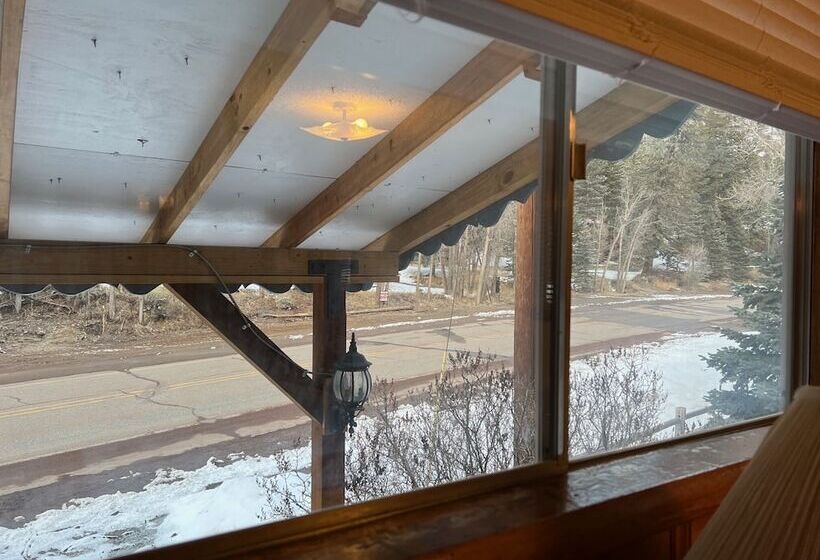 اتاق لوکس, Mountain View Lodge