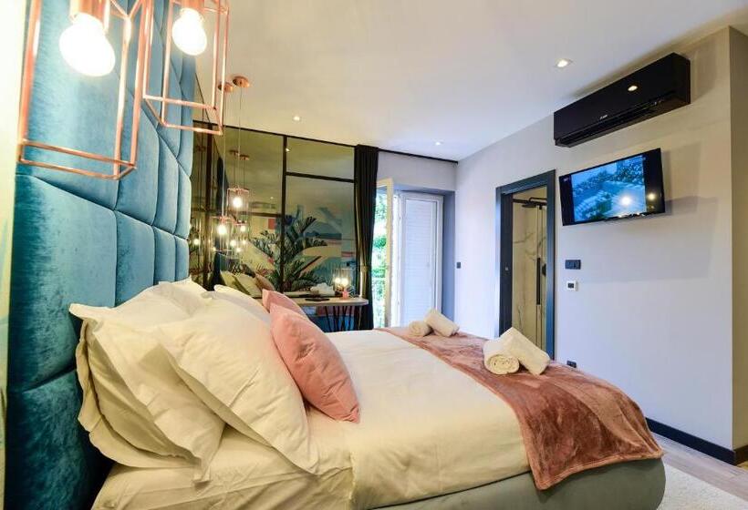 اتاق استاندارد با بالکن, The Lion Rooms