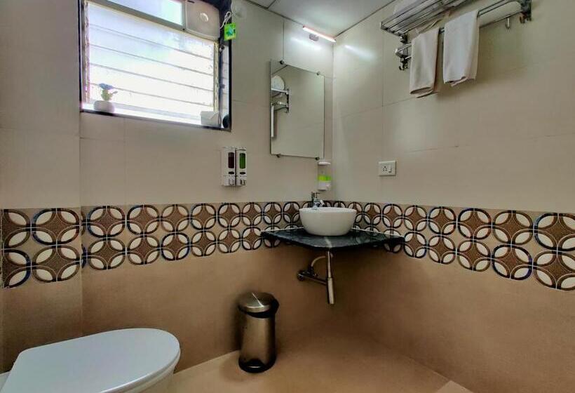 استودیو استاندارد با تراس, Pushpam Lords Resort Karjat  Pure Veg