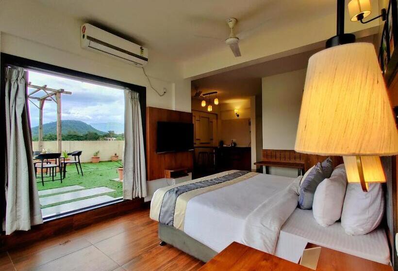 استودیو استاندارد با تراس, Pushpam Lords Resort Karjat  Pure Veg