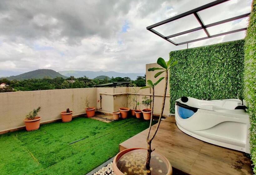 استودیو استاندارد با تراس, Pushpam Lords Resort Karjat  Pure Veg