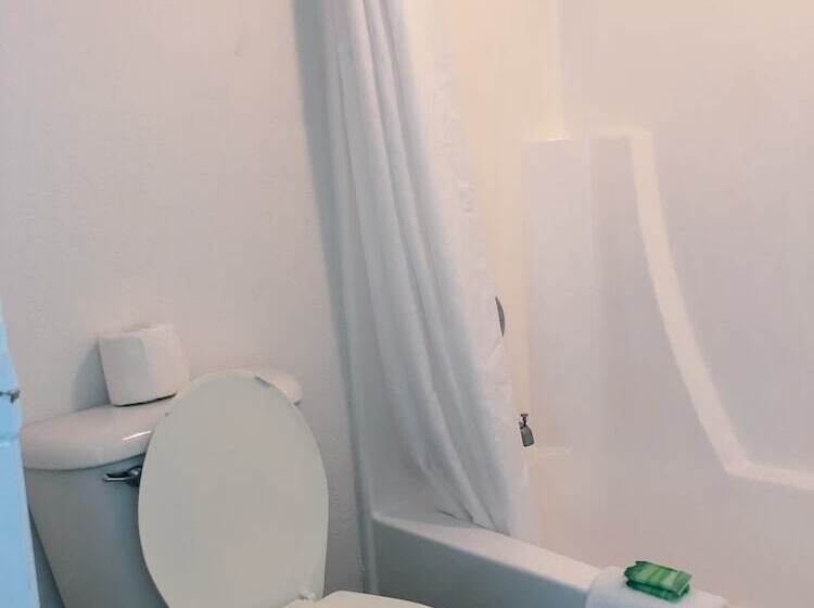اتاق استاندارد, Super 8 By Wyndham San Jose Airport