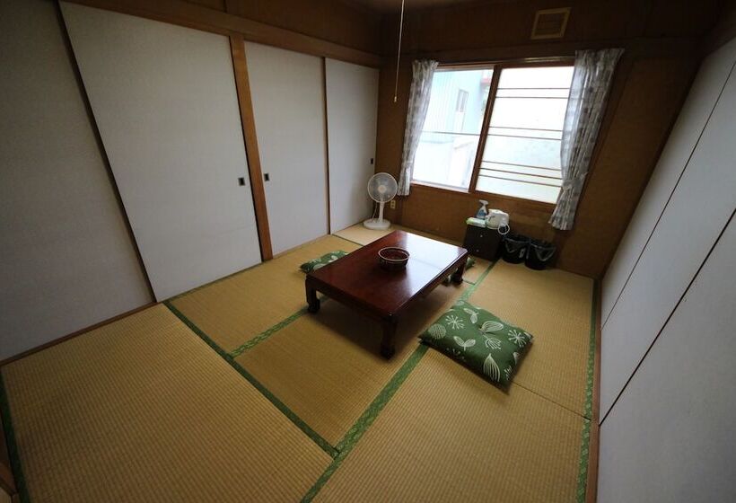 اتاق کلاسیک سه تخته, Guest House Yamada