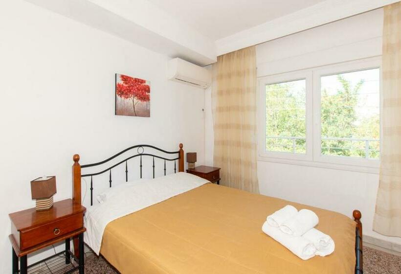 Family flat with sea view, Karayiannis