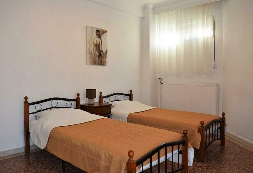 Family flat with sea view, Karayiannis