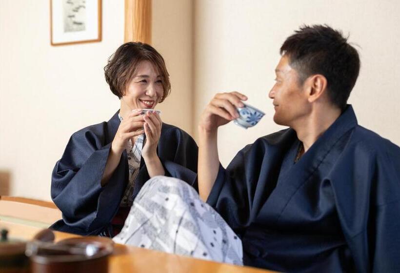 اتاق استاندارد سه نفره, Chikugofunegoya Koen No Yado