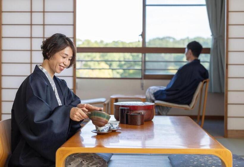 اتاق استاندارد چهار تخته, Chikugofunegoya Koen No Yado